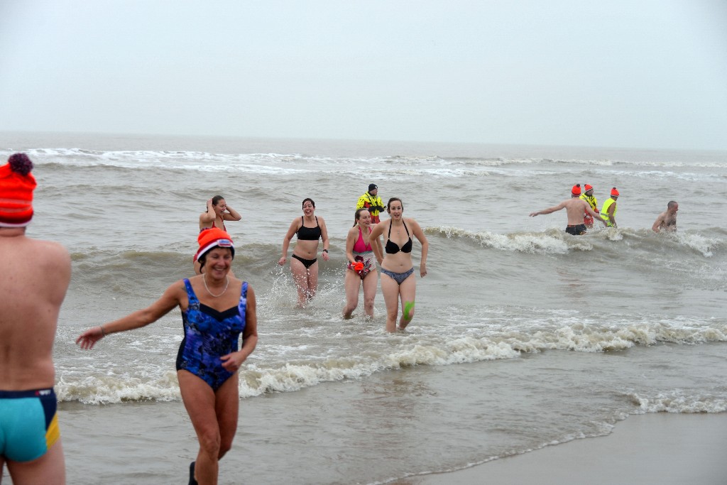 ../Images/Nieuwjaarsduik Noordwijk 2020 112.jpg